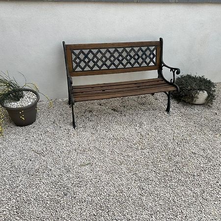 Appartement T2 Avec Terrasse Et Cour Cavaillon Dış mekan fotoğraf