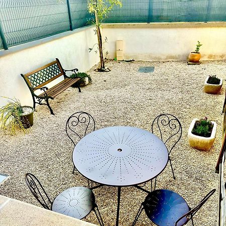 Appartement T2 Avec Terrasse Et Cour Cavaillon Dış mekan fotoğraf
