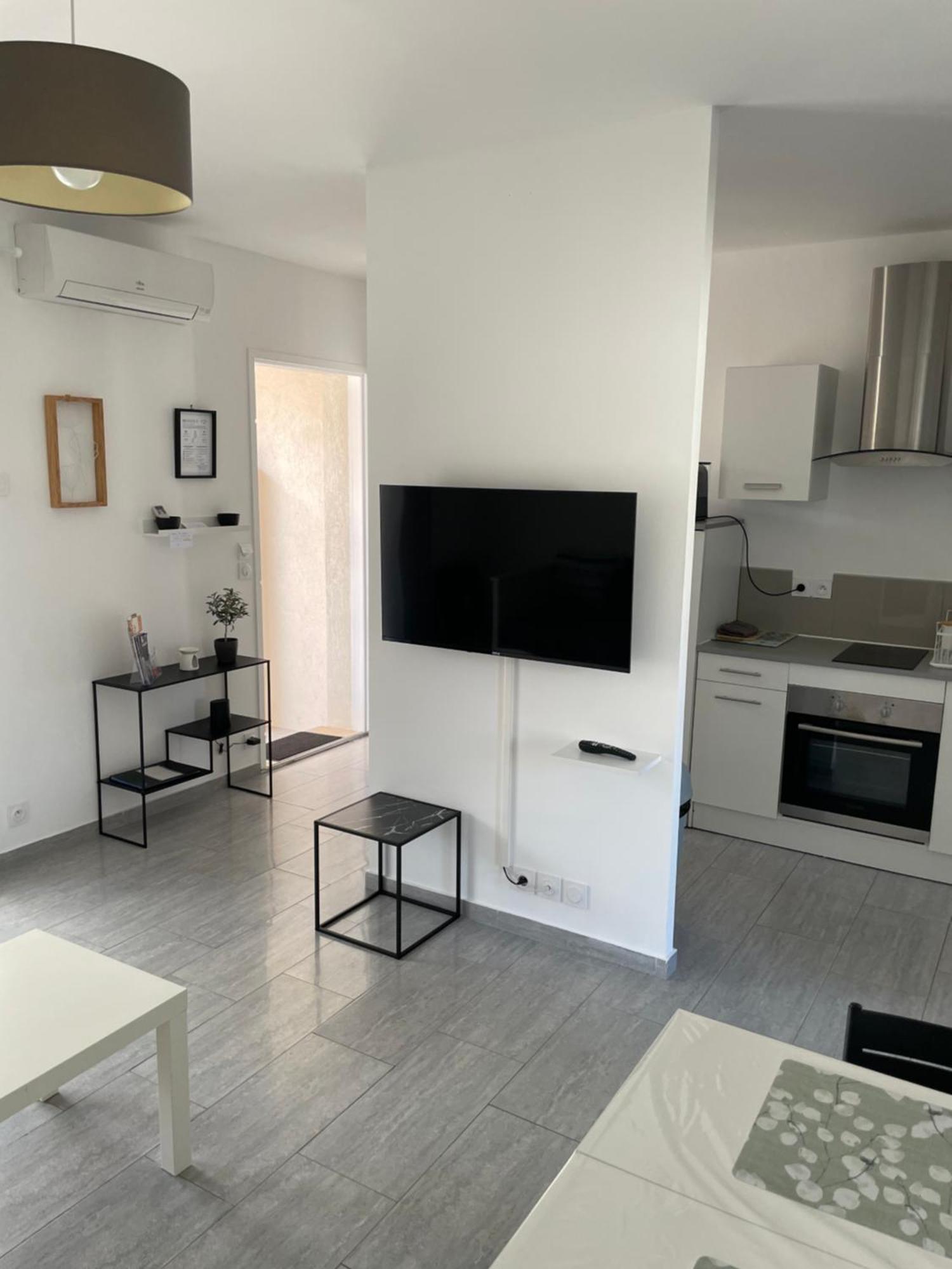 Appartement T2 Avec Terrasse Et Cour Cavaillon Dış mekan fotoğraf