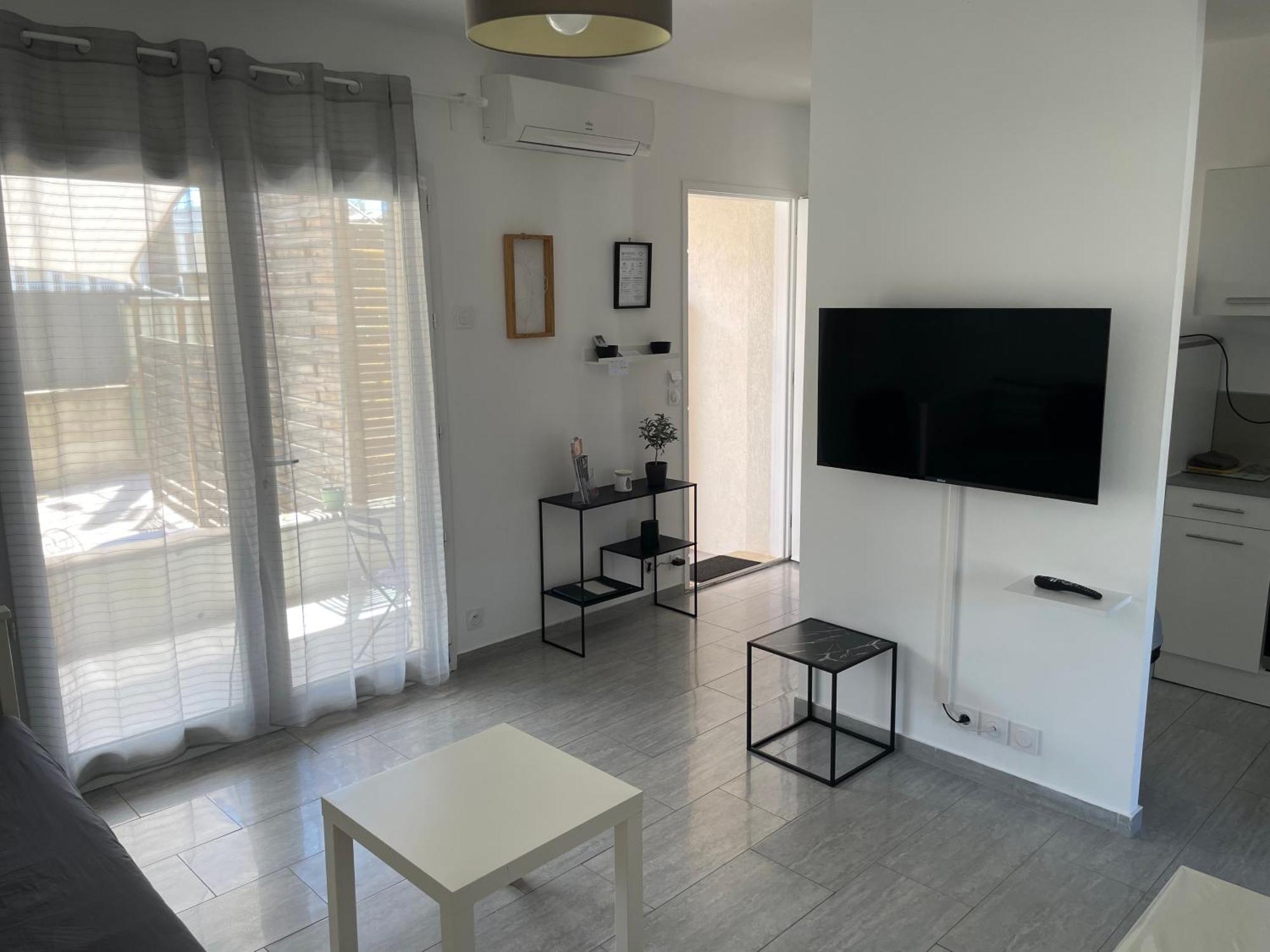 Appartement T2 Avec Terrasse Et Cour Cavaillon Dış mekan fotoğraf