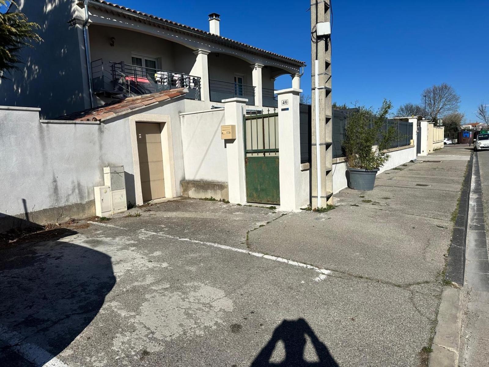 Appartement T2 Avec Terrasse Et Cour Cavaillon Dış mekan fotoğraf