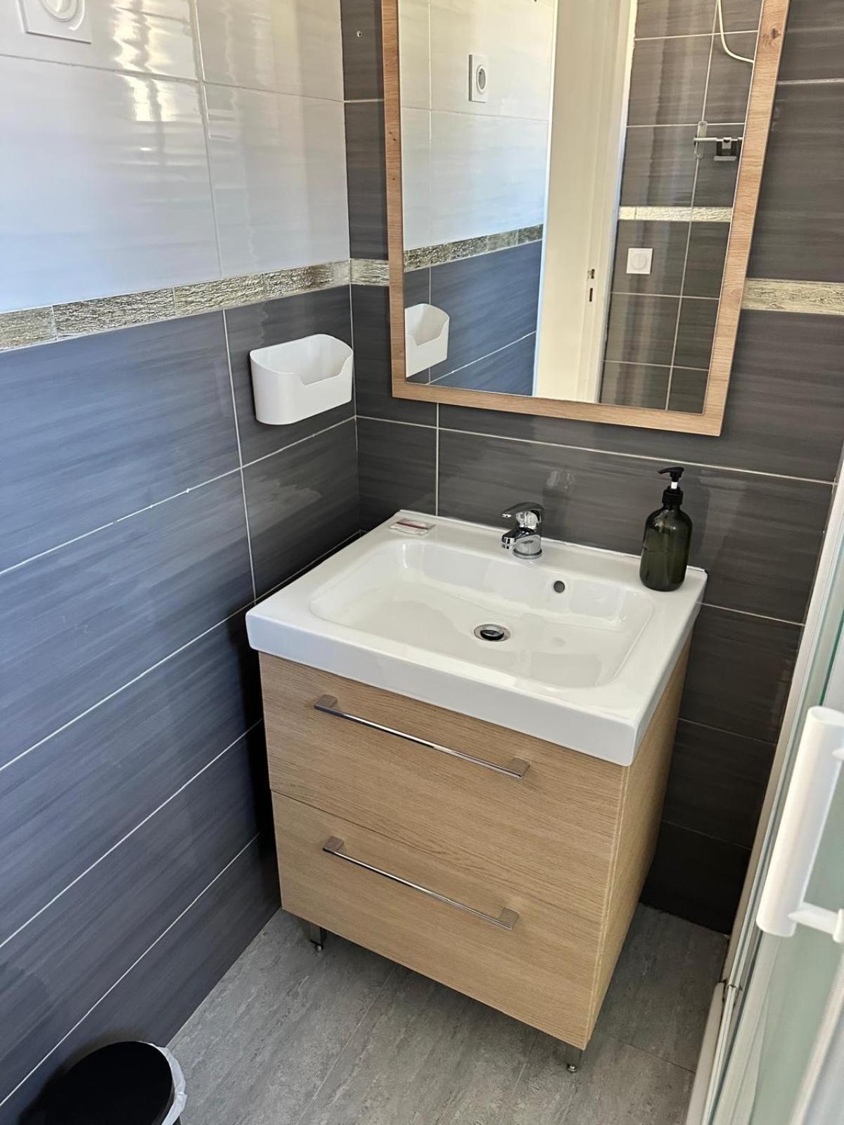 Appartement T2 Avec Terrasse Et Cour Cavaillon Dış mekan fotoğraf