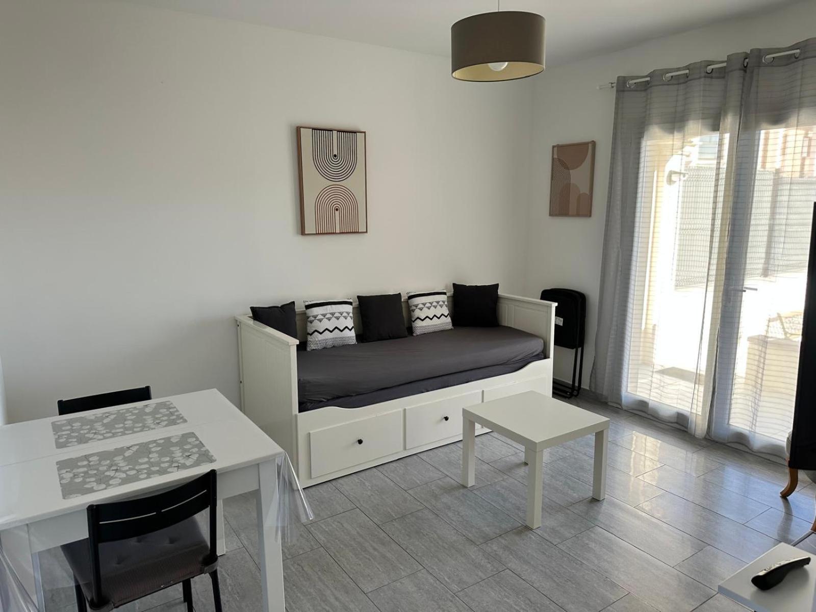 Appartement T2 Avec Terrasse Et Cour Cavaillon Dış mekan fotoğraf