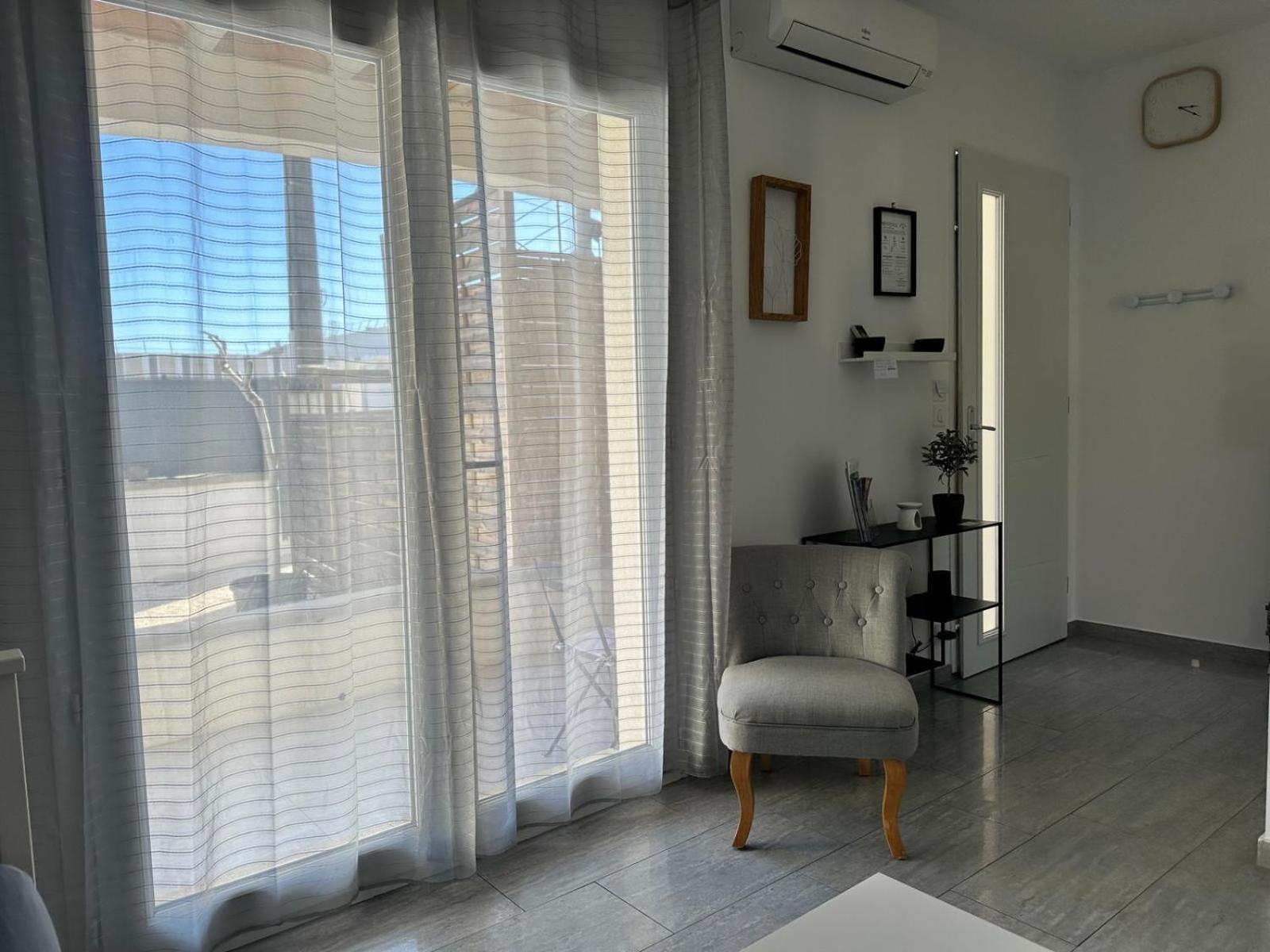 Appartement T2 Avec Terrasse Et Cour Cavaillon Dış mekan fotoğraf
