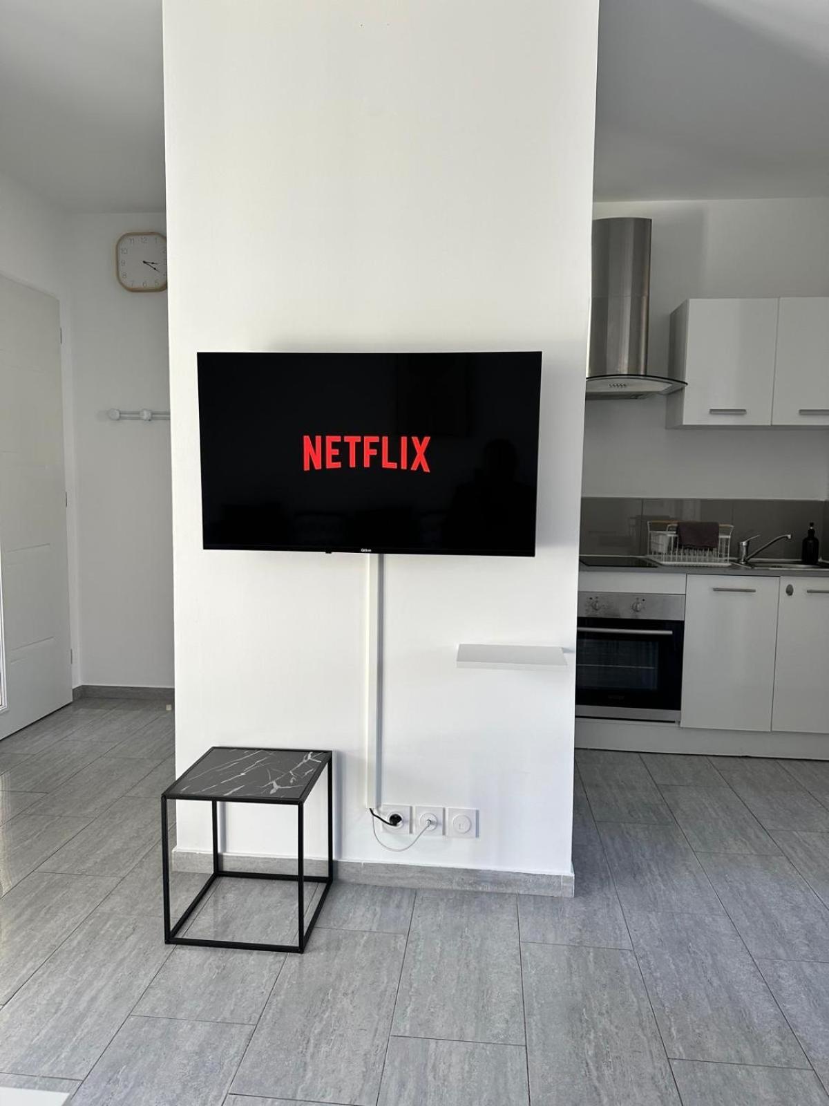Appartement T2 Avec Terrasse Et Cour Cavaillon Dış mekan fotoğraf