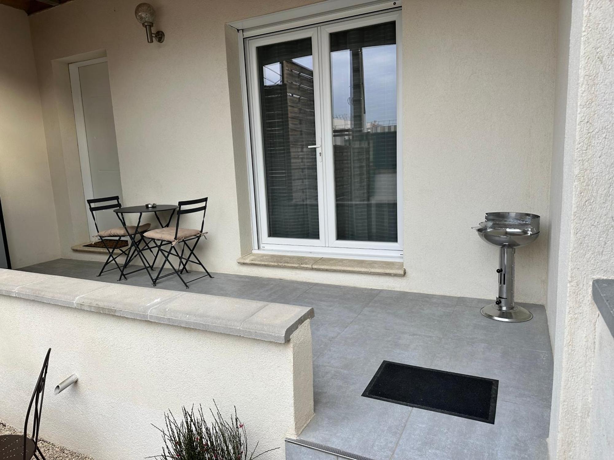 Appartement T2 Avec Terrasse Et Cour Cavaillon Dış mekan fotoğraf